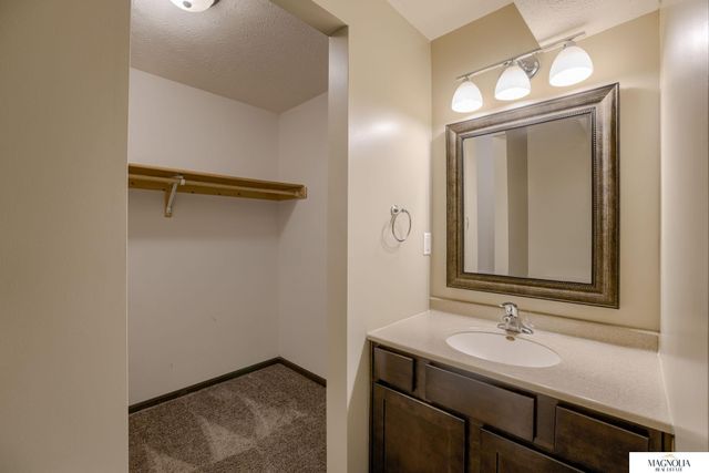 2644 W Timber Lake Drive, Lincoln, NE 68522