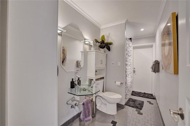 1280 NE 40th Street, Oakland Park, FL 33334