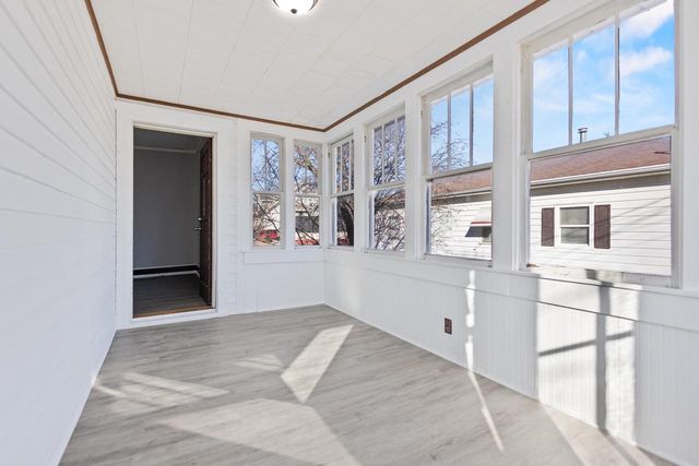 908 W 10TH AVENUE, Oshkosh, WI 54902