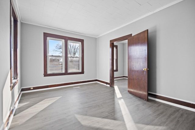 908 W 10TH AVENUE, Oshkosh, WI 54902