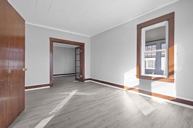 908 W 10TH AVENUE, Oshkosh, WI 54902