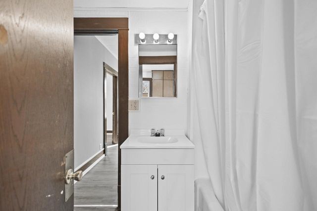 908 W 10TH AVENUE, Oshkosh, WI 54902