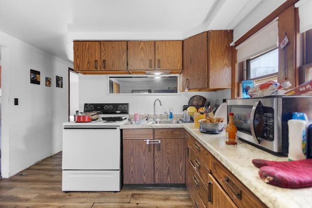 908 W 10TH AVENUE, Oshkosh, WI 54902