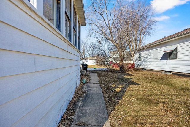 908 W 10TH AVENUE, Oshkosh, WI 54902
