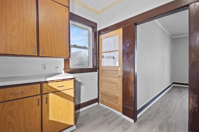 908 W 10TH AVENUE, Oshkosh, WI 54902