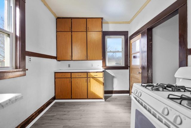 908 W 10TH AVENUE, Oshkosh, WI 54902