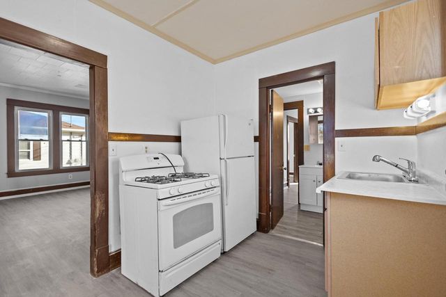 908 W 10TH AVENUE, Oshkosh, WI 54902