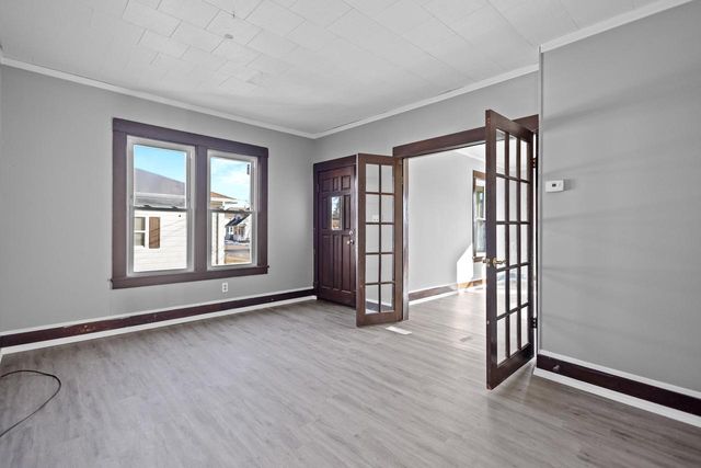 908 W 10TH AVENUE, Oshkosh, WI 54902