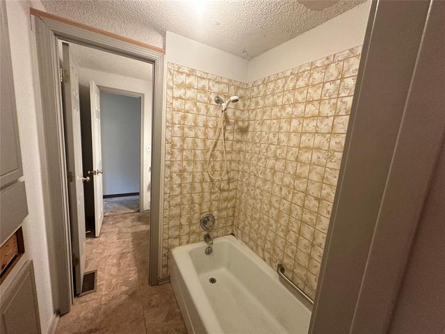6909 Lago Ranchero Drive, Norman, OK 73026