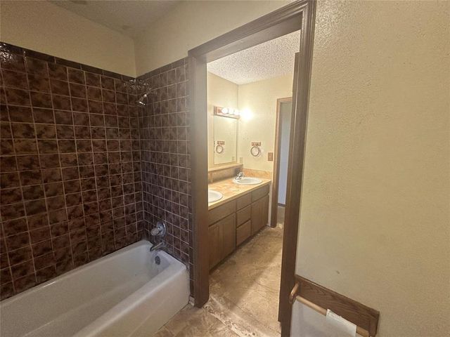 6909 Lago Ranchero Drive, Norman, OK 73026
