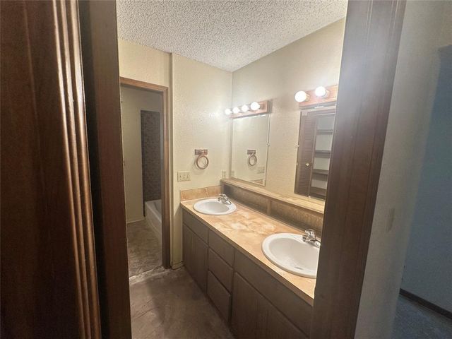 6909 Lago Ranchero Drive, Norman, OK 73026