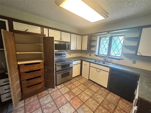 6909 Lago Ranchero Drive, Norman, OK 73026