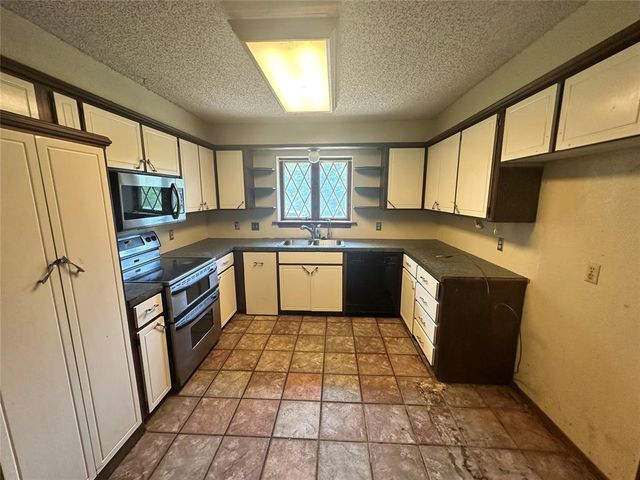 6909 Lago Ranchero Drive, Norman, OK 73026