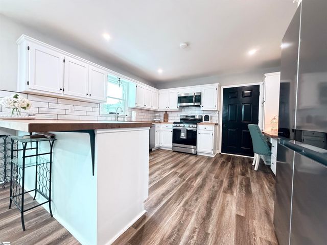 66 Cain Road, Laurens, SC 29360