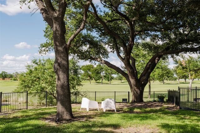 3257 Brookhaven Club Drive, Farmers Branch, TX 75234