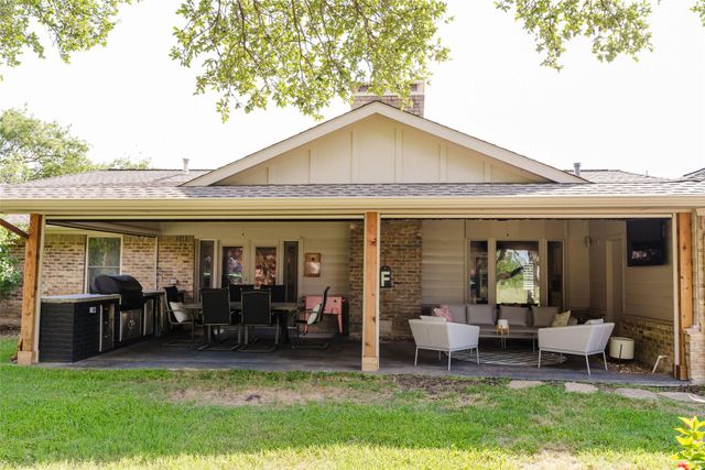 3257 Brookhaven Club Drive, Farmers Branch, TX 75234