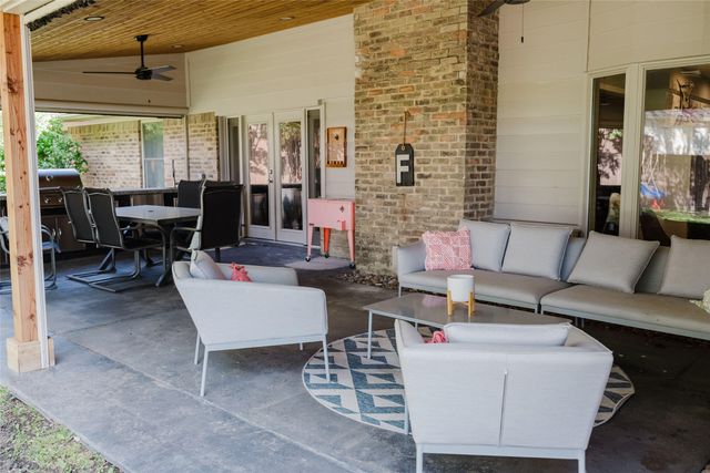 3257 Brookhaven Club Drive, Farmers Branch, TX 75234