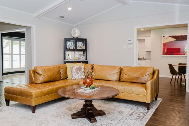 3257 Brookhaven Club Drive, Farmers Branch, TX 75234