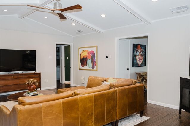 3257 Brookhaven Club Drive, Farmers Branch, TX 75234