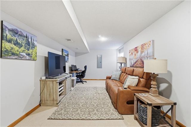 19104 W 163rd Place, Olathe, KS 66062