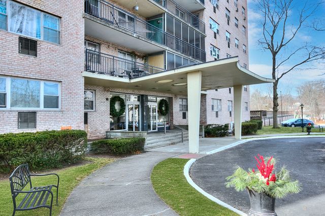 25 Cartright Street 5D, Bridgeport, CT 06604