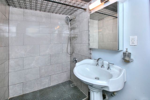 25 Cartright Street 5D, Bridgeport, CT 06604