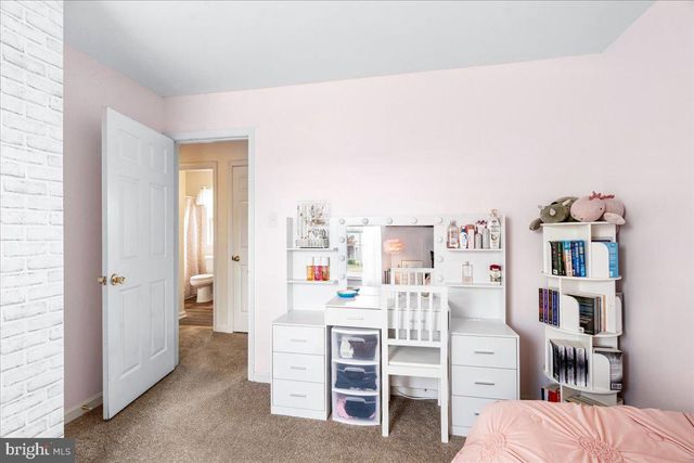 18 ROBINDALE DR, Emmitsburg, MD 21727