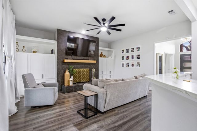 822 Longmeadow Court, Desoto, TX 75115