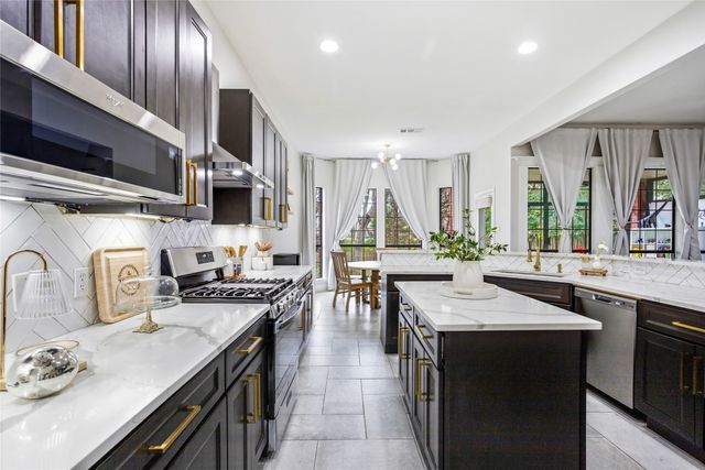 822 Longmeadow Court, Desoto, TX 75115