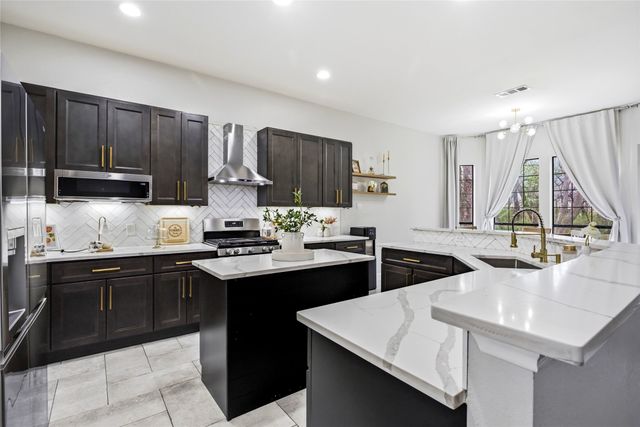 822 Longmeadow Court, Desoto, TX 75115