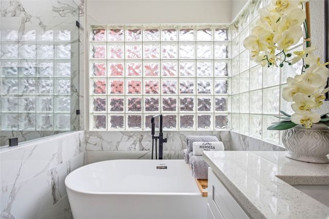 822 Longmeadow Court, Desoto, TX 75115