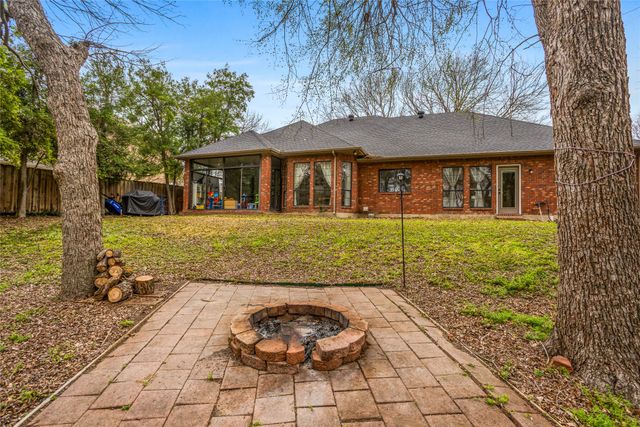 822 Longmeadow Court, Desoto, TX 75115