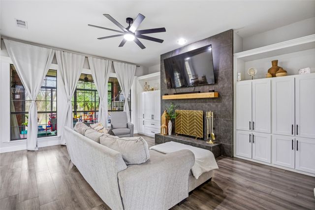 822 Longmeadow Court, Desoto, TX 75115