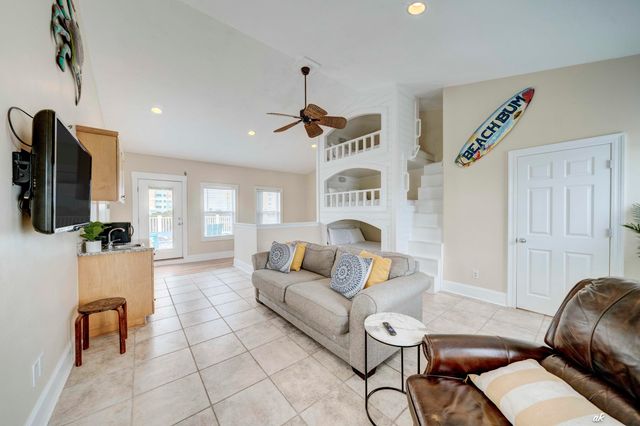 7428 Thomas Drive, Panama City Beach, FL 32408