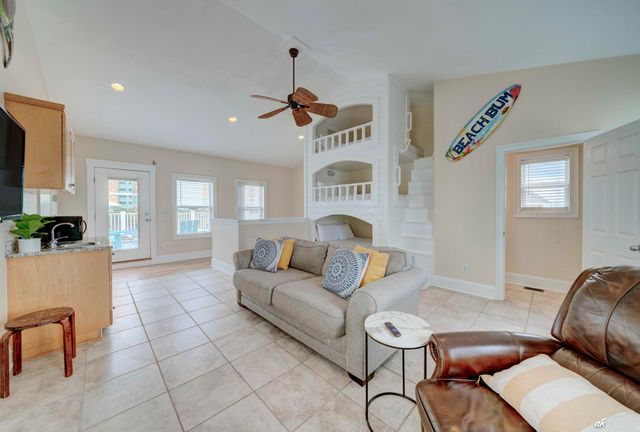 7428 Thomas Drive, Panama City Beach, FL 32408