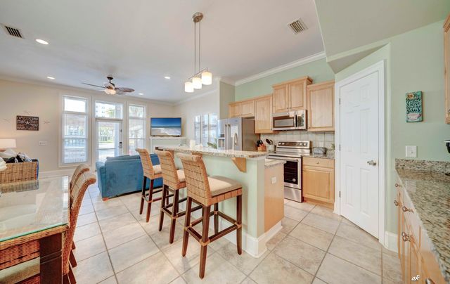 7428 Thomas Drive, Panama City Beach, FL 32408