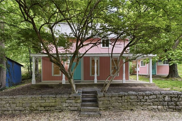 88 Grand Avenue, Eureka Springs, AR 72632