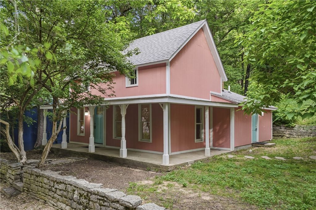 88 Grand Avenue, Eureka Springs, AR 72632