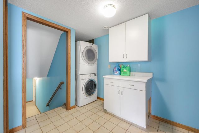 950 Birch View Court, Saint Paul, MN 55119