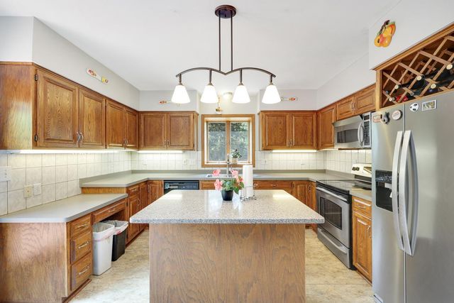 950 Birch View Court, Saint Paul, MN 55119