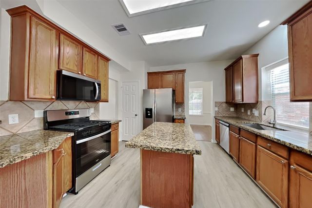 1418 Summer Rain Drive, Kingwood, TX 77339