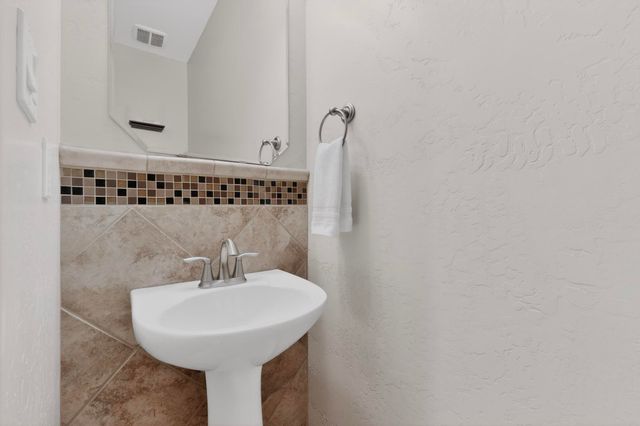 1715 Bluffside Drive NW, Albuquerque, NM 87105