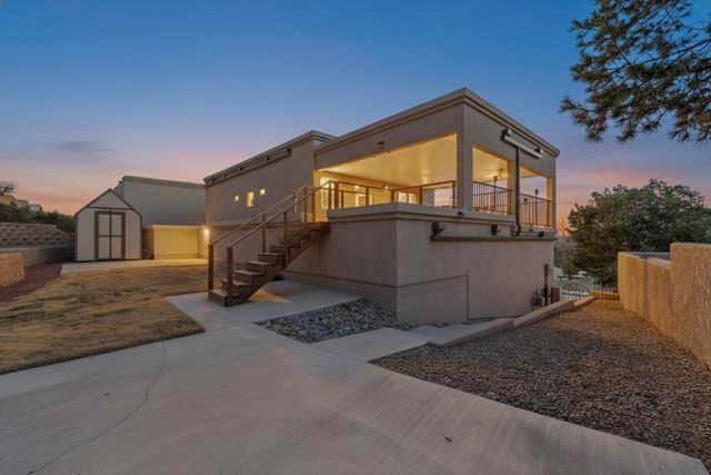 1715 Bluffside Drive NW, Albuquerque, NM 87105