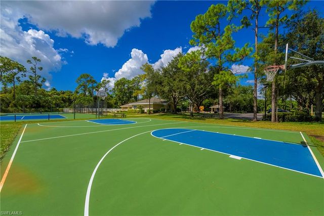 816 Mount Hood CT, Naples, FL 34104