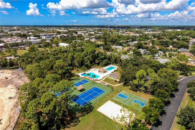 816 Mount Hood CT, Naples, FL 34104