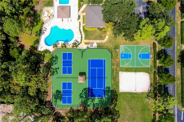 816 Mount Hood CT, Naples, FL 34104