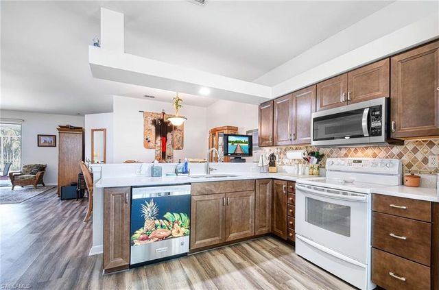 816 Mount Hood CT, Naples, FL 34104