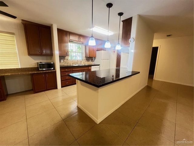 305 W Walnut Avenue, Mcallen, TX 78501