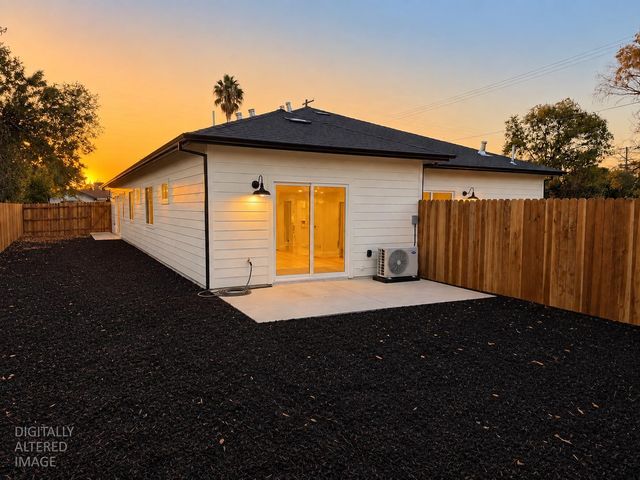 5861-5859 Wallace Ave, Sacramento, CA 95824