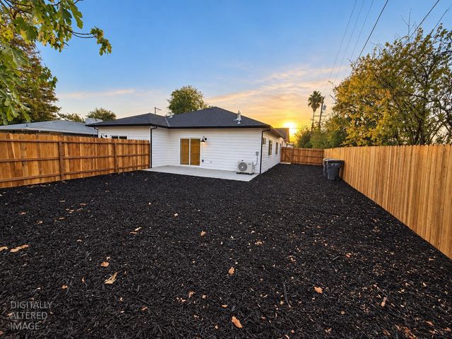 5861-5859 Wallace Ave, Sacramento, CA 95824